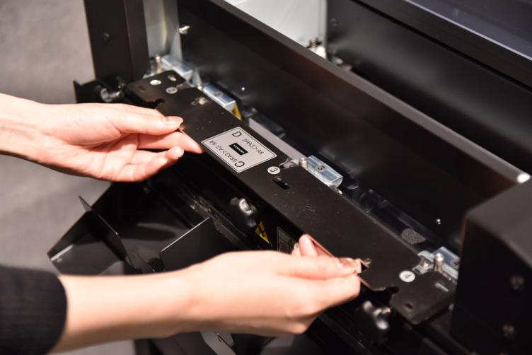 AeroCut nano Max, vollautomatischer Kartenschneider 