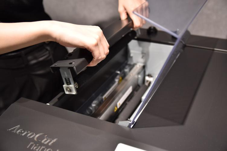 AeroCut nano Max, vollautomatischer Kartenschneider 